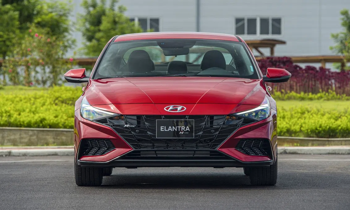 cac-phien-ban-hyundai-elantra-2023-26