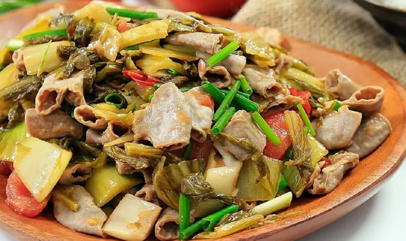 Hướng dẫn cách nấu món lòng xào dưa ngon, đưa cơm ai cũng làm được