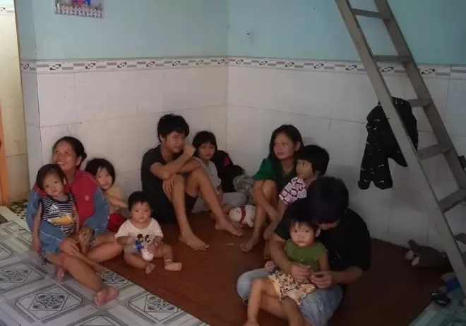 TP.HCM: Cặp vợ chồng nghèo sinh cả đàn con 11 đứa, chuẩn bị thêm con thứ 12 gây sốt mạng