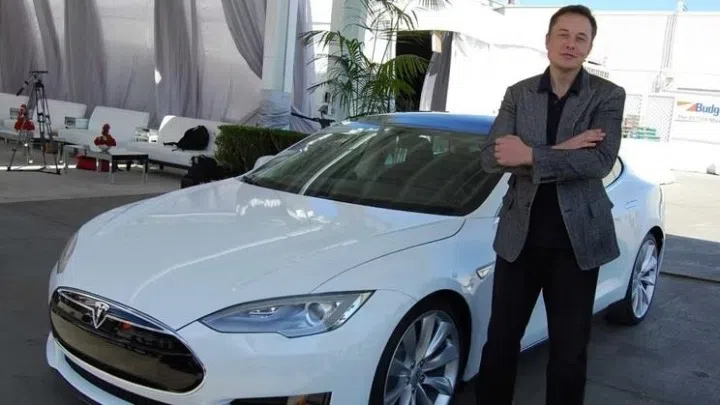 Ngắm bộ sưu tập xế cưng 'không phải dạng vừa' của người giàu nhất thế giới Elon Musk