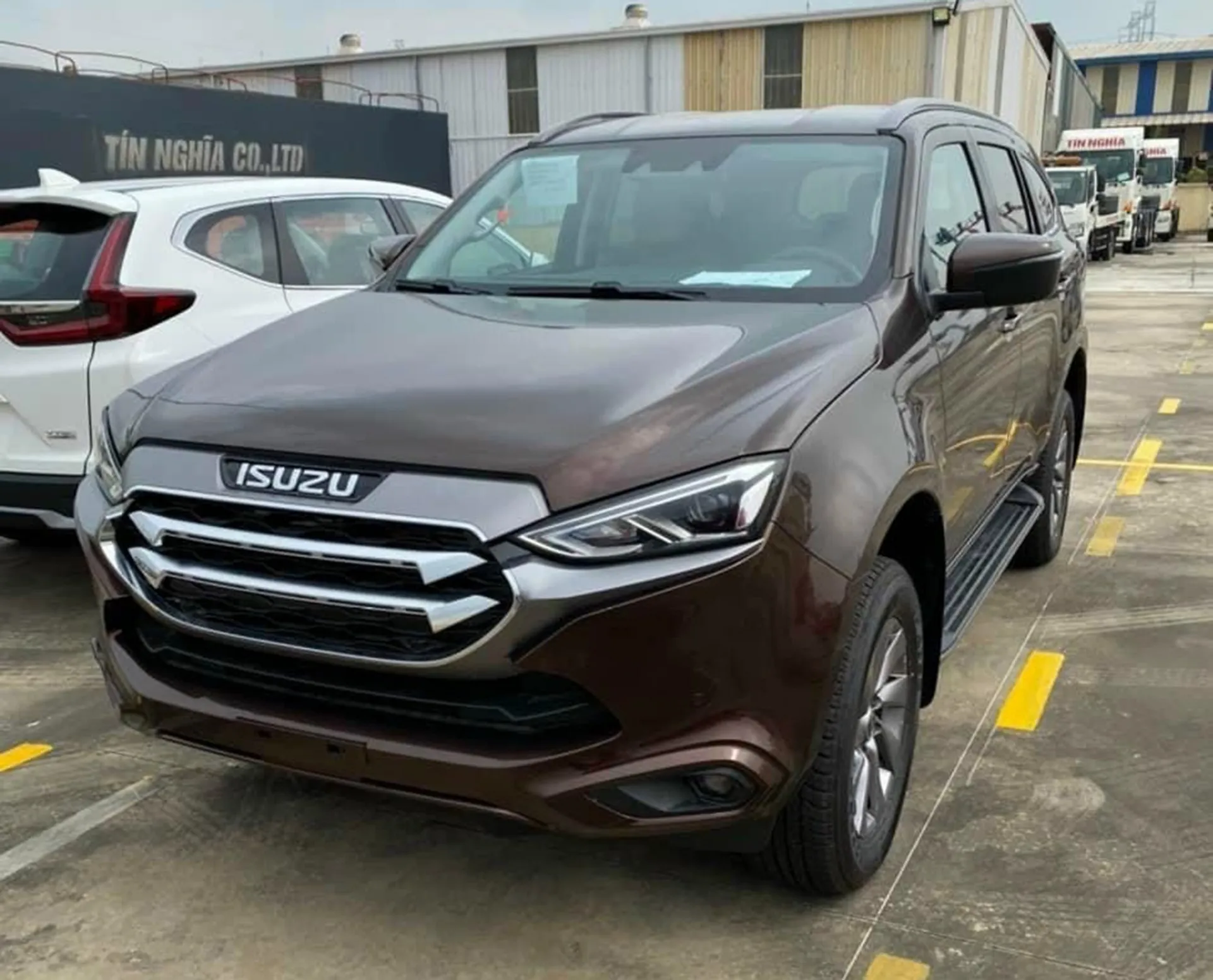 Isuzu mu-X 2022 chính thức chốt lịch ra mắt, giá bán đầy bất ngờ quyết đấu Everest và Fortuner