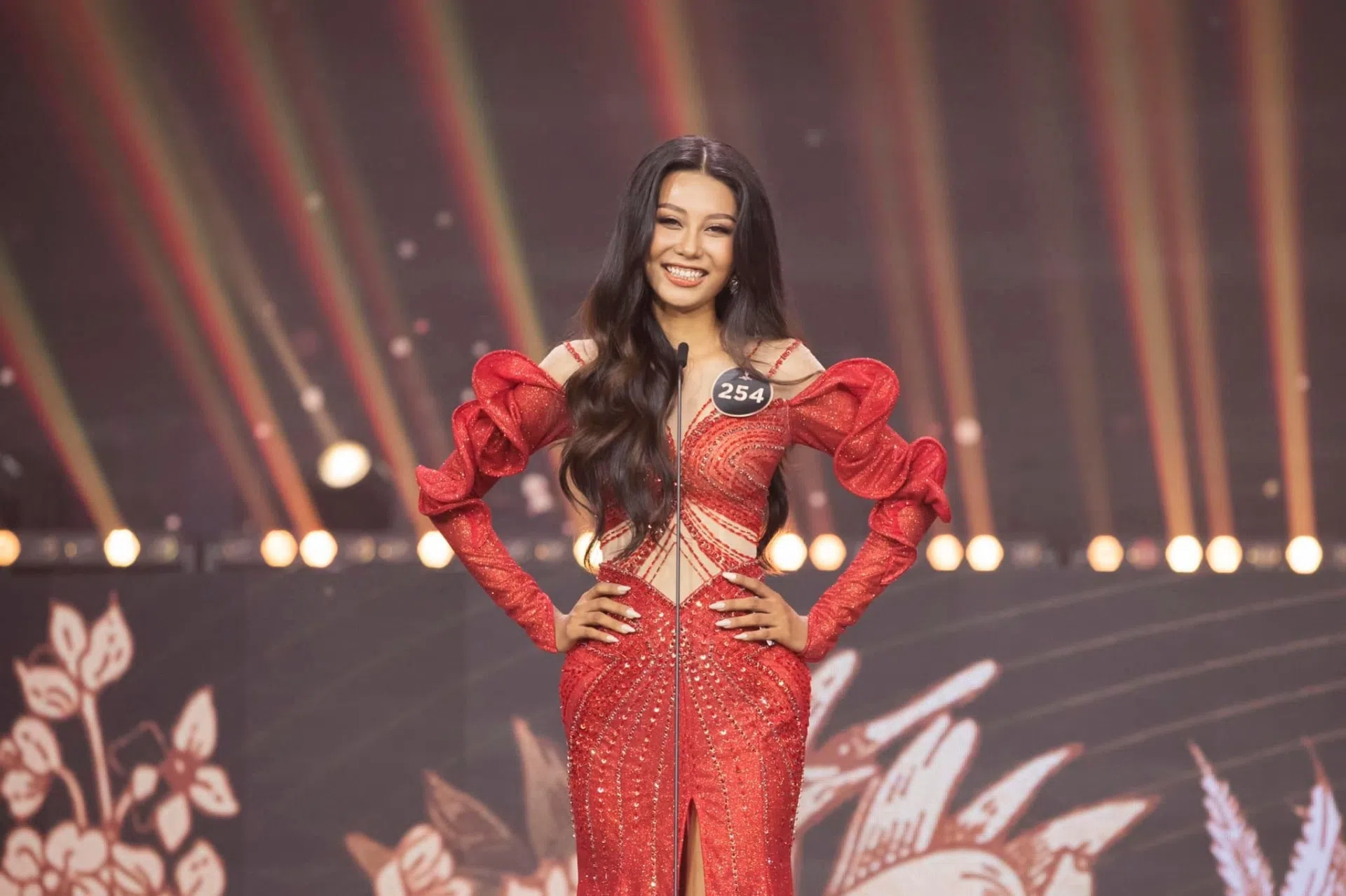 Chân dung Á hậu 2 'vượt mặt' Nông Thúy Hằng đi thi Miss Earth 2022
