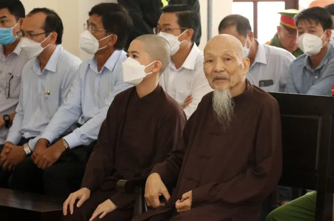 CHÍNH THỨC: 'Thầy ông nội' Lê Tùng Vân lĩnh án 5 năm tù 