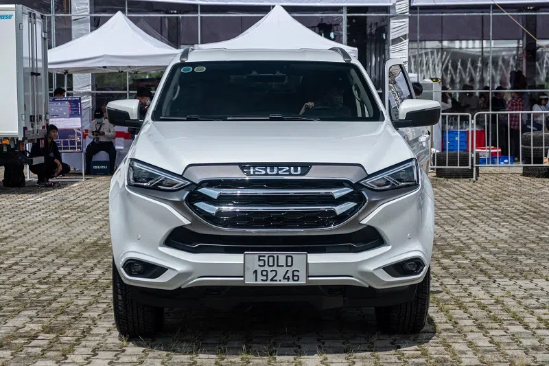 Isuzu mu-X 2022 giảm giá mạnh tay tại đại lý, quyết đối đầu Fortuner và Everest