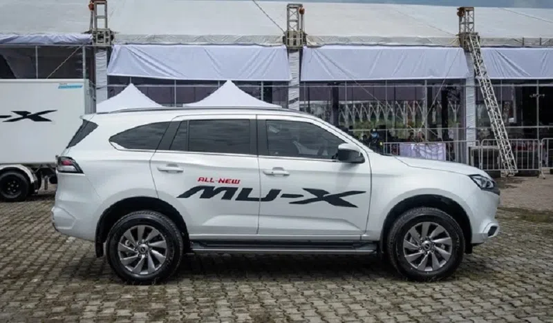 Isuzu mu-X 2022 giảm giá mạnh tay tại đại lý, quyết đối đầu Fortuner và Everest