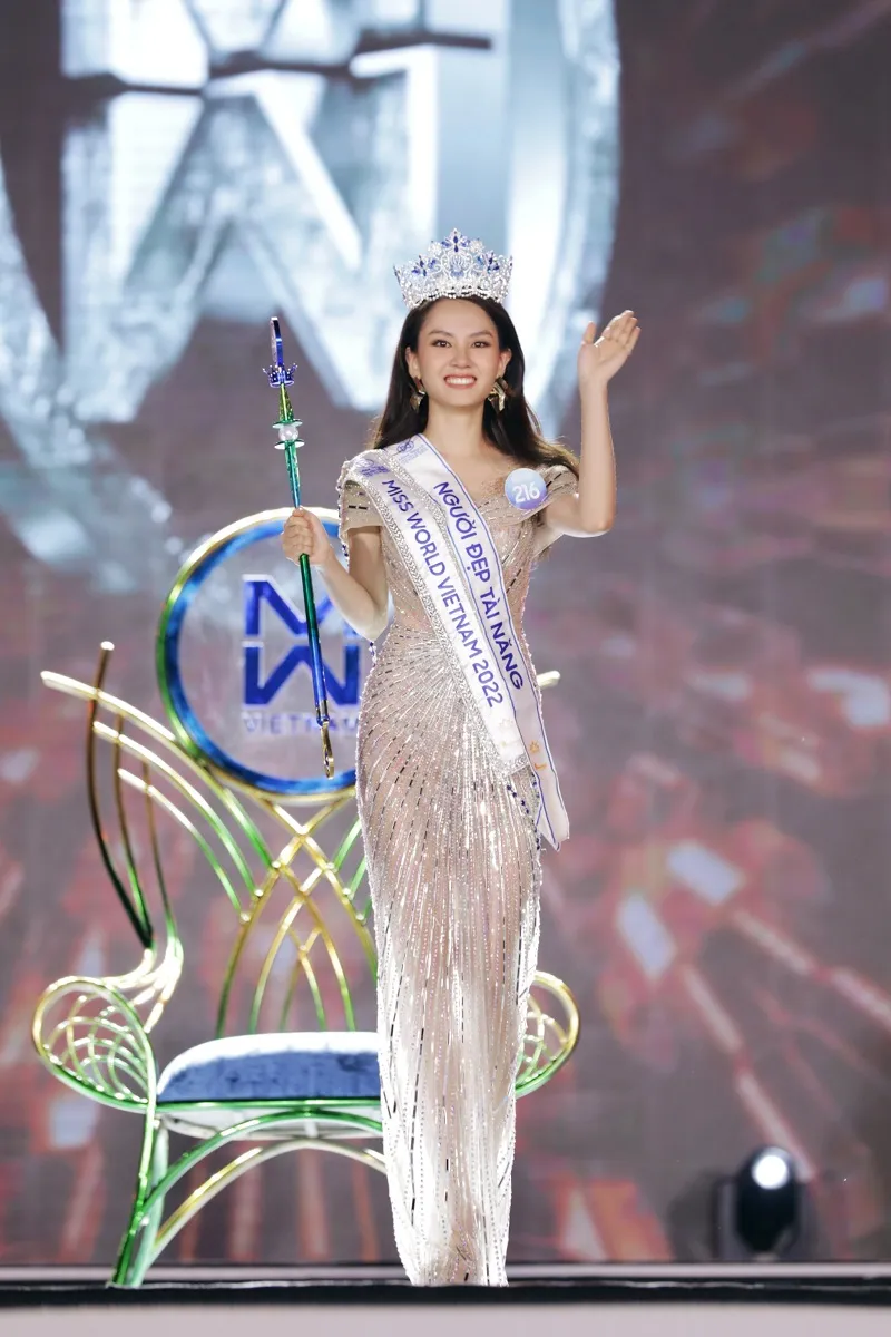 Lộ loạt ảnh hiếm có 'thời còn phèn' của Hoa hậu Huỳnh Nguyễn Mai Phương