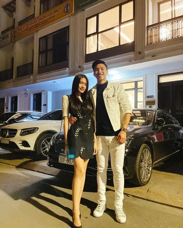 Không còn giấu giếm, Đoàn Văn Hậu chính thức công khai bạn gái hot girl