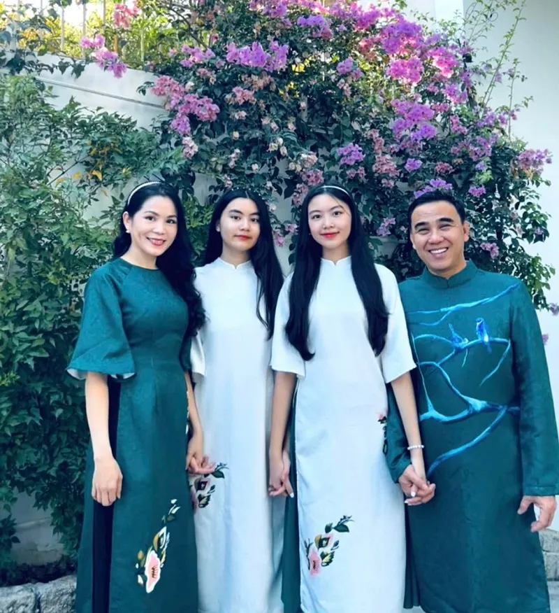 Lọ Lem và Hạt Dẻ nhà MC Quyền Linh được mệnh danh là 'nữ thần học đường'