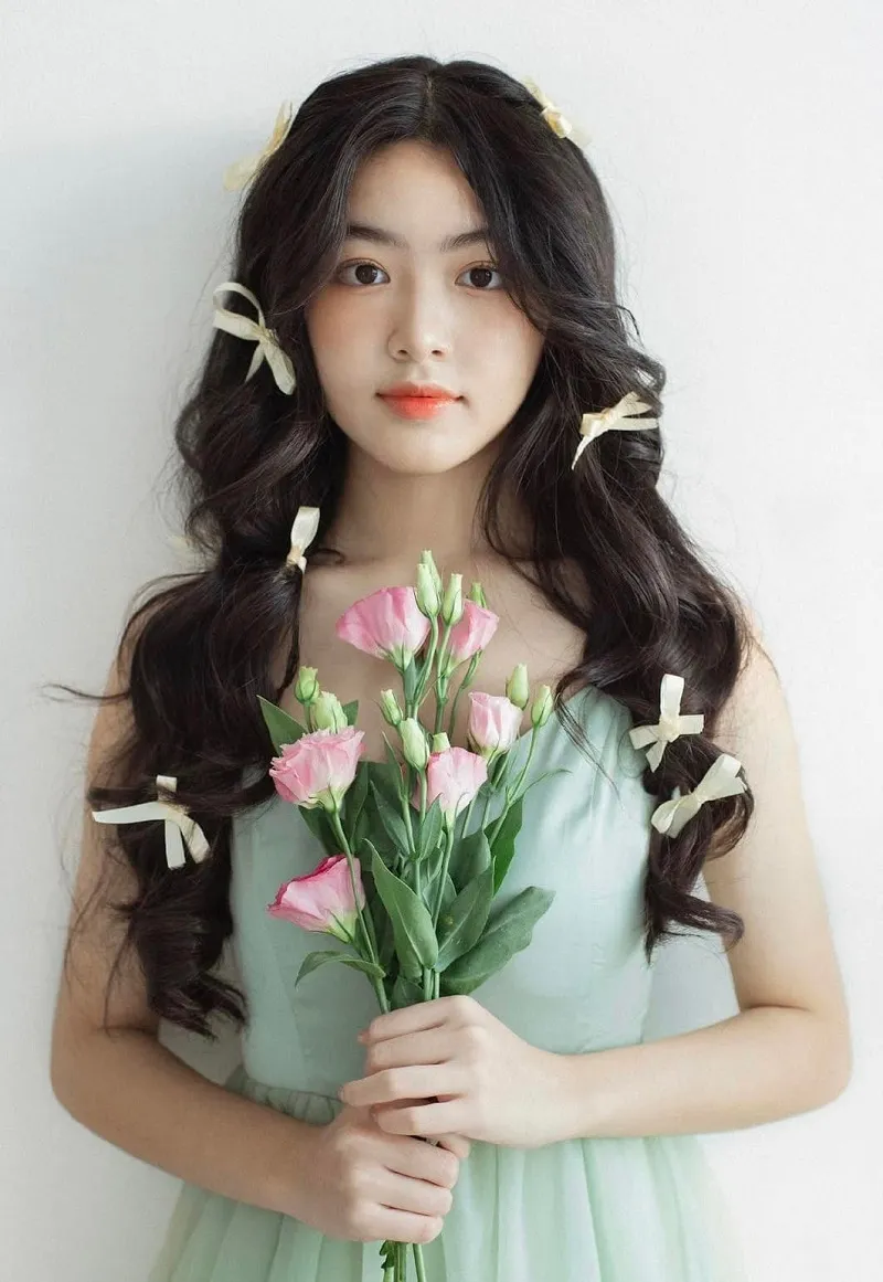 Lọ Lem và Hạt Dẻ nhà MC Quyền Linh được mệnh danh là 'nữ thần học đường'
