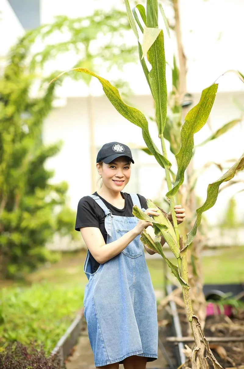 Mỹ Tâm hóa cô nông dân làm vườn, nhan sắc tuổi 41 khiến dân tình ngỡ ngàng