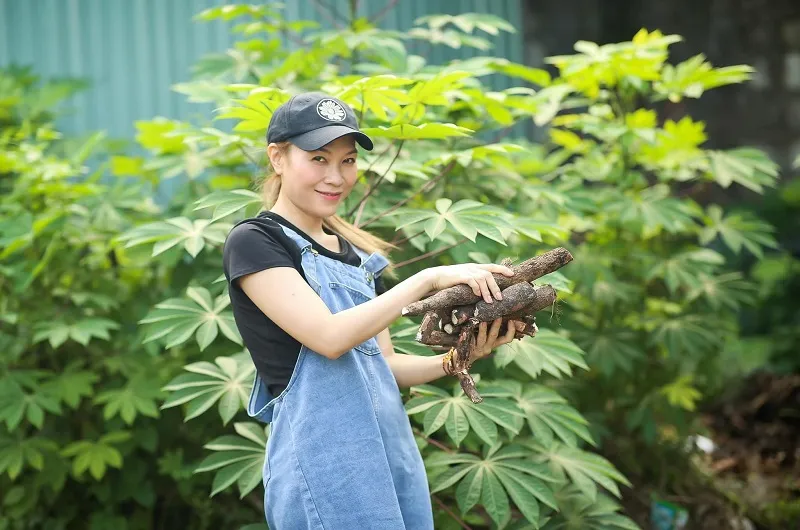 Mỹ Tâm hóa cô nông dân làm vườn, nhan sắc tuổi 41 khiến dân tình ngỡ ngàng