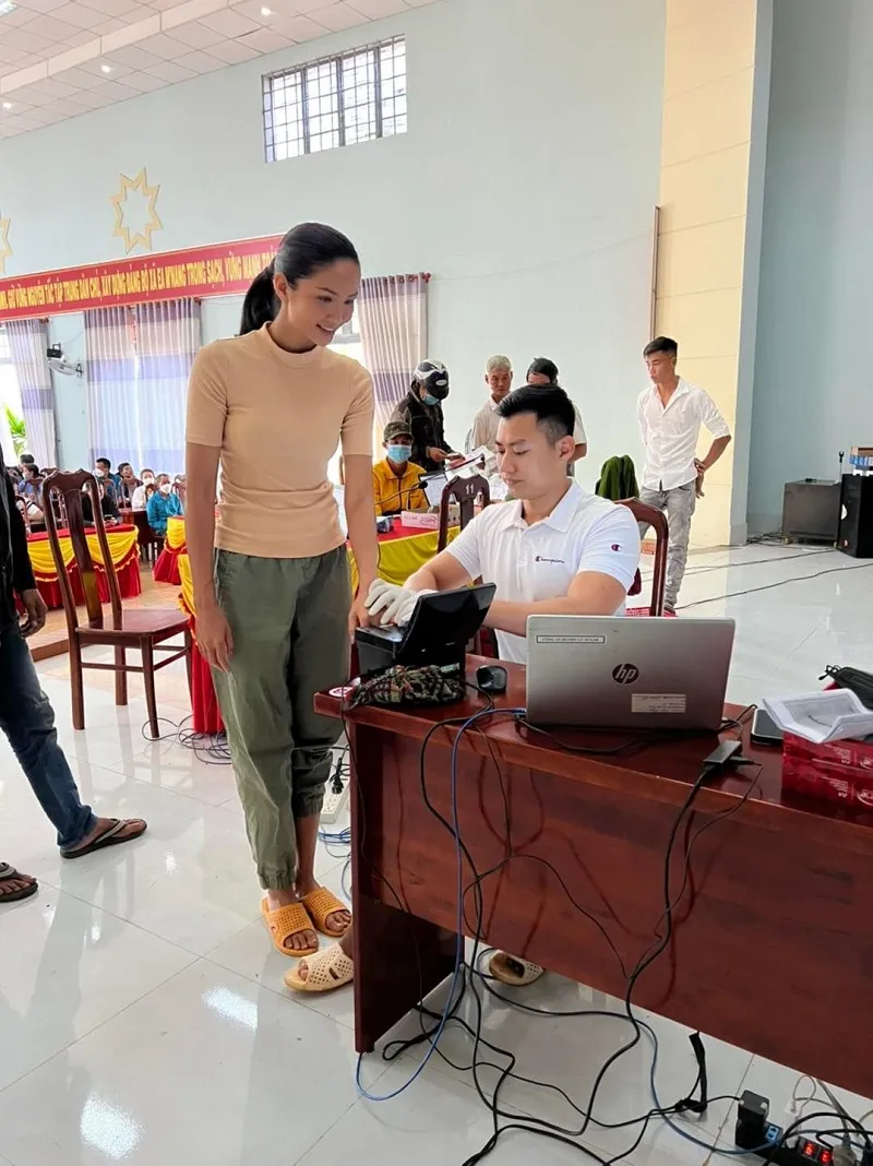 Nhan sắc cực phẩm xứng danh hoa hậu của H'Hen Niê trong ảnh chụp CCCD