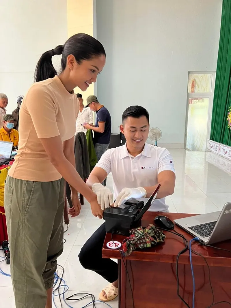 Nhan sắc cực phẩm xứng danh hoa hậu của H'Hen Niê trong ảnh chụp CCCD