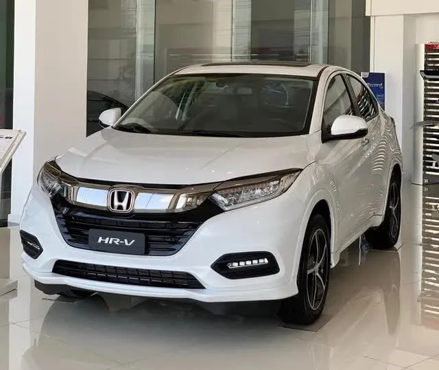 Honda HR-V mới tinh giảm mạnh 100 triệu đồng để dọn kho đón xe mới