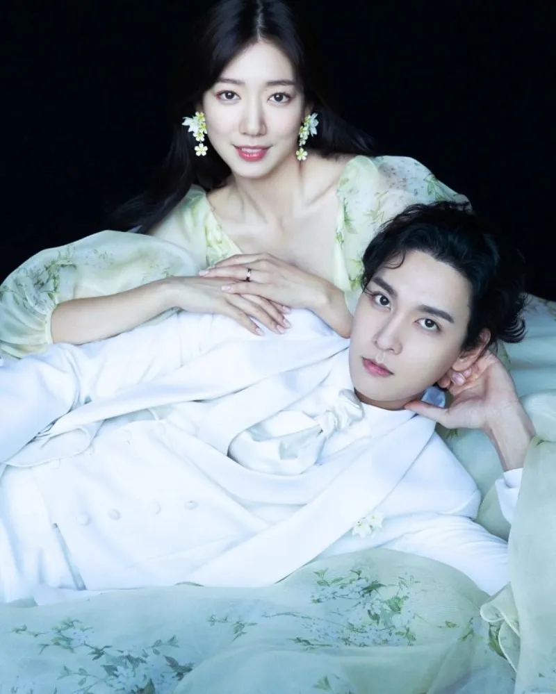 Mẹ bỉm sữa Park Shin Hye lần hiếm hoi lộ diện, nhan sắc 'fullface' hậu sinh nở gây ngỡ ngàng