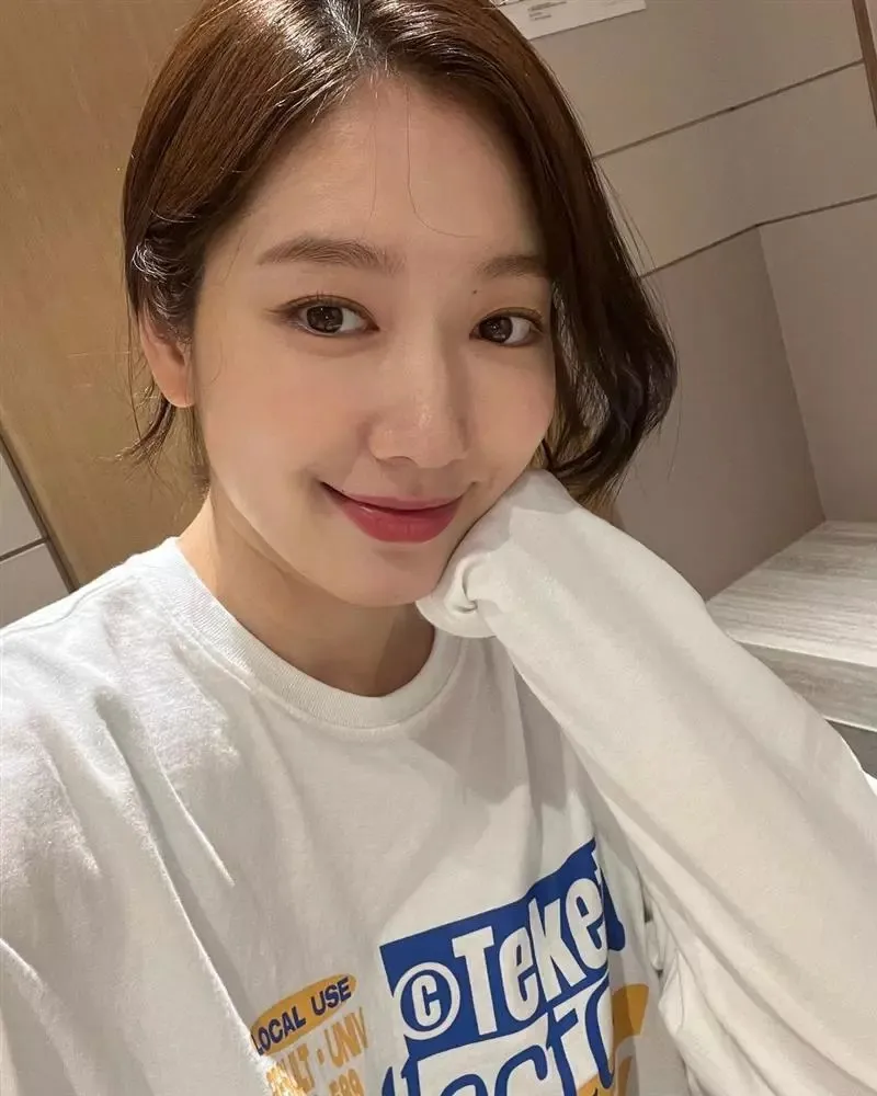 Mẹ bỉm sữa Park Shin Hye lần hiếm hoi lộ diện, nhan sắc 'fullface' hậu sinh nở gây ngỡ ngàng
