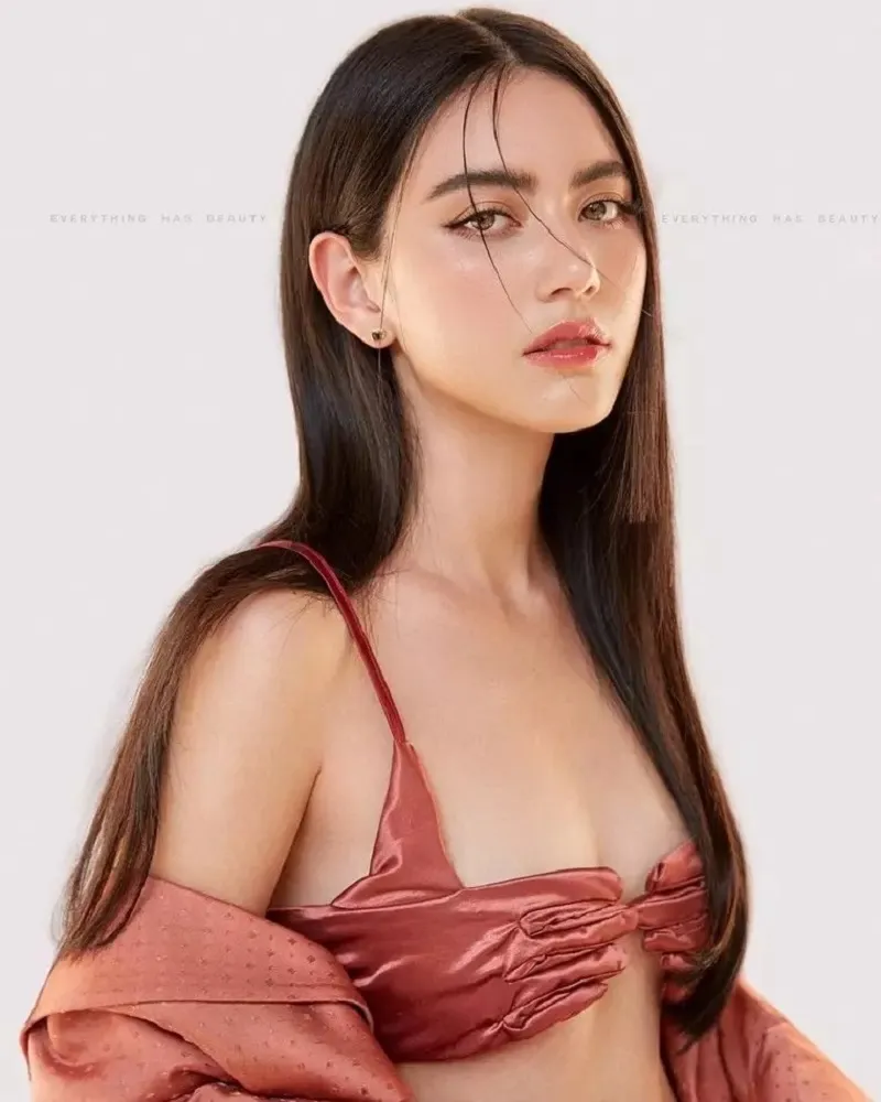 Dân tình la ó vì nàng thơ của Sơn Tùng ngày càng gầy rộc như bộ xương di động