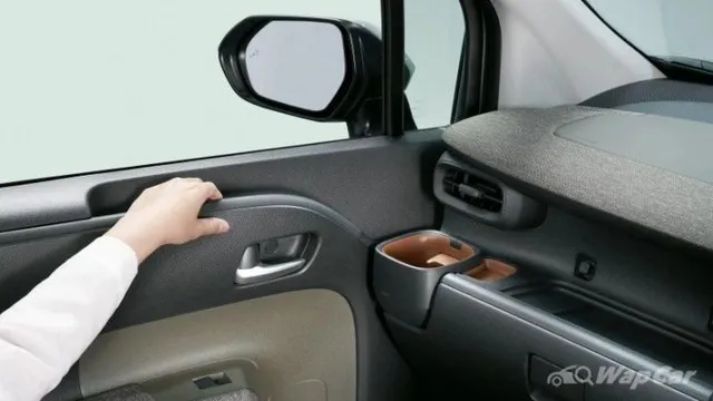 Toyota Sienta giá 333 triệu đồng ra mắt, bất ngờ khả năng 'ăn xăng'