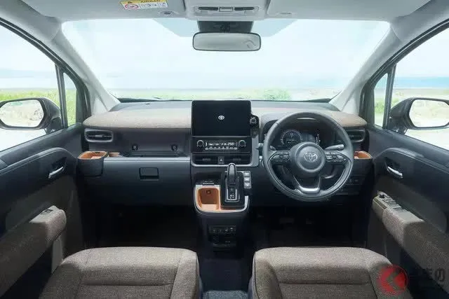 Toyota Sienta giá 333 triệu đồng ra mắt, bất ngờ khả năng 'ăn xăng'