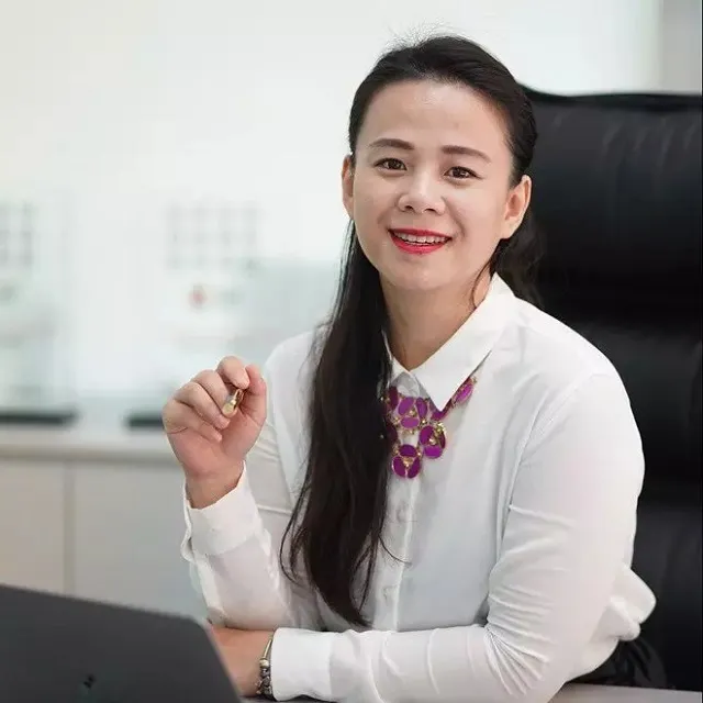 Chuyện tình 'thuận vợ thuận chồng' của Shark Bình và người vợ tào khang