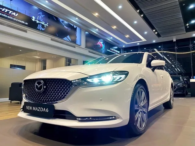 Mazda6 tung ưu đãi giảm giá 60 triệu đồng, cạnh tranh cực gắt với Camry và K5