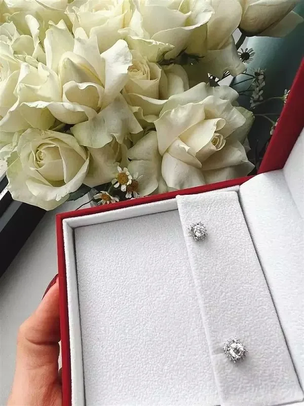 Cuộc tình không phô trương vẫn bền lâu của Đặng Văn Lâm và bạn gái Yến Xuân