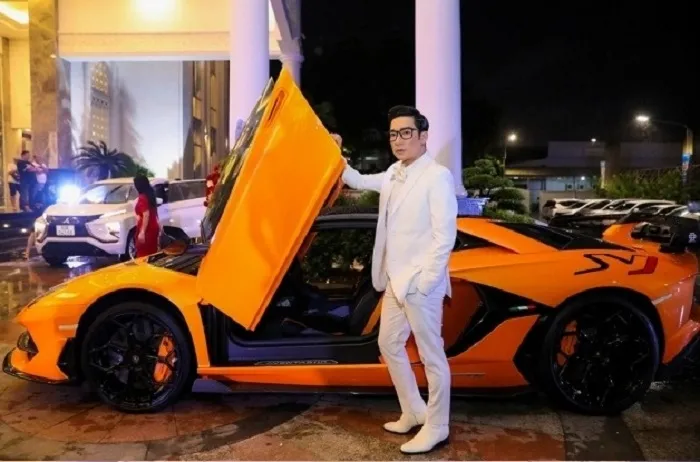 Quang Hà tuổi 41 phong độ, cuộc sống viên mãn vẫn giữ thói quen tự lái xe sang đi làm