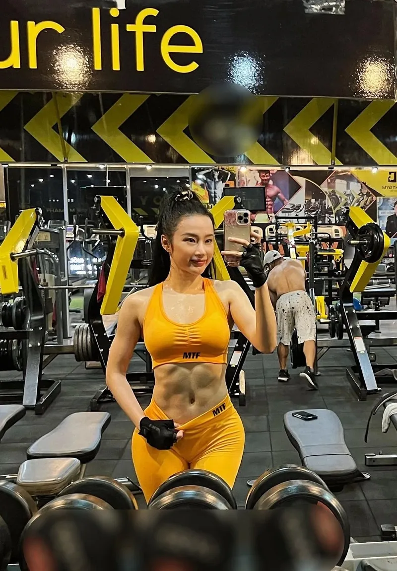 Angela Phương Trinh bất ngờ thay đổi phong cách từ 'hệ cơ bắp' sang 'hệ kín đáo'
