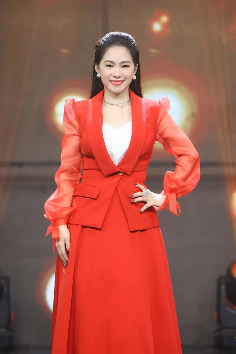 Lương Bích Hữu tái xuất vẫn giữ nguyên một phẩm chất nhiều sao trẻ phải học hỏi