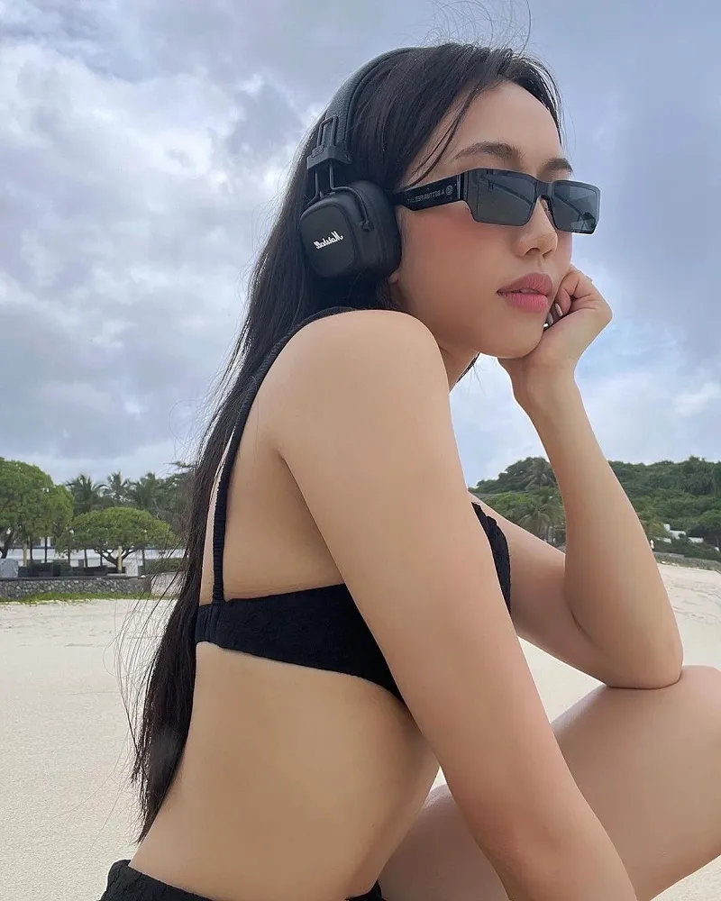 Diệu Nhi khoe quà tặng fan ngày cưới không quên 'dằn mặt' bạn bè đã tung ảnh dìm hàng