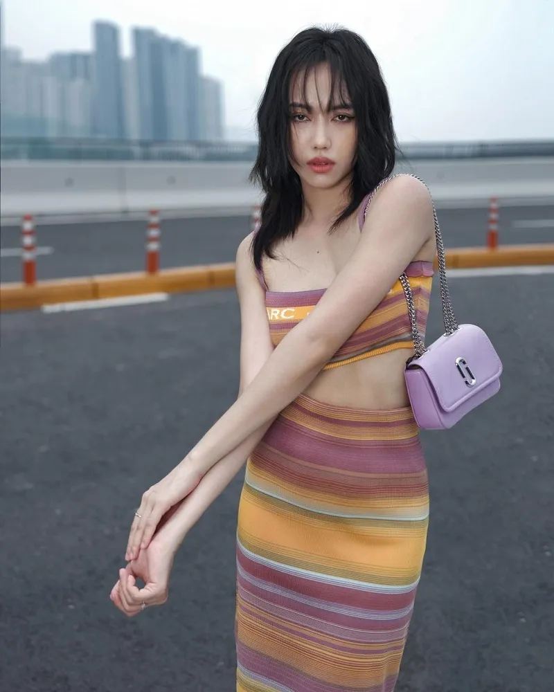 Diệu Nhi khoe quà tặng fan ngày cưới không quên 'dằn mặt' bạn bè đã tung ảnh dìm hàng