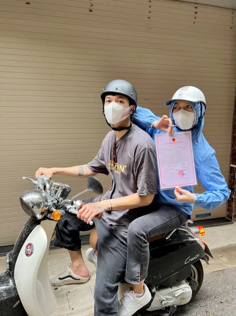 Diệu Nhi khoe quà tặng fan ngày cưới không quên 'dằn mặt' bạn bè đã tung ảnh dìm hàng