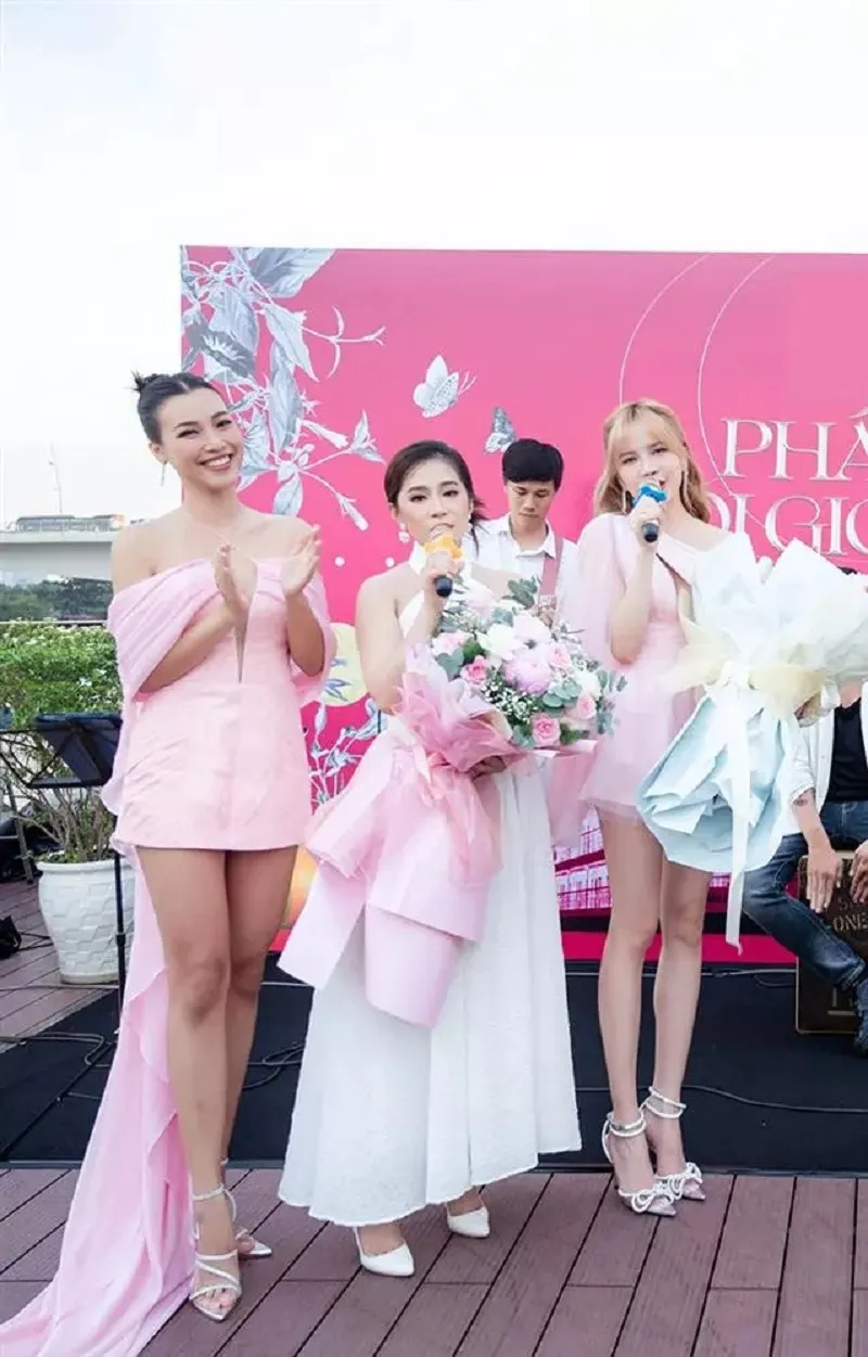 Biểu cảm kém duyên của Thiều Bảo Trâm dành cho Lương Bích Hữu gây tranh cãi
