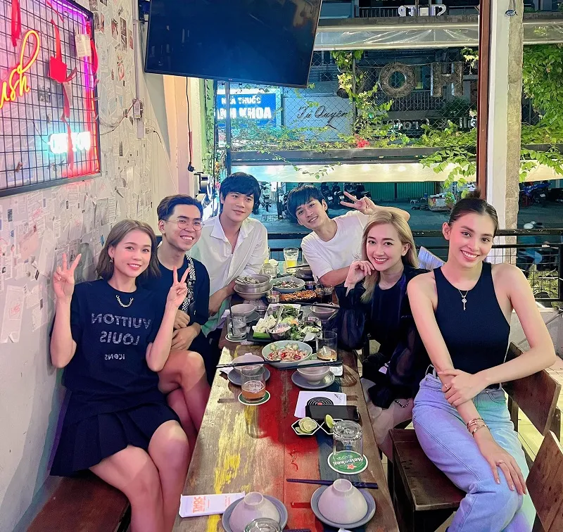 Hoa hậu Tiểu Vy bị tung loạt ảnh 'dìm hàng', nhan sắc gây xôn xao