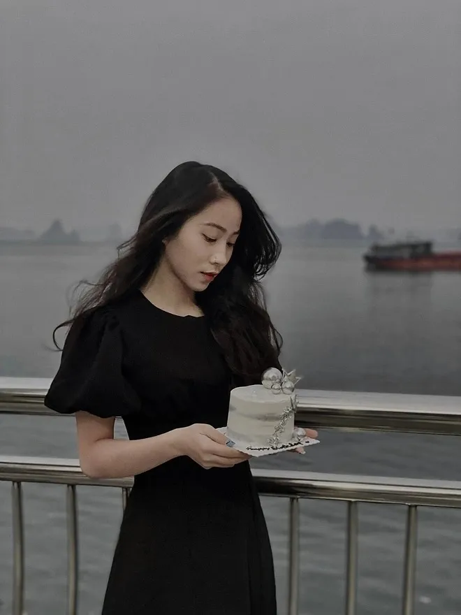 Nhan sắc xinh đẹp, quyến rũ của đội trưởng Bảo Trâm U19 Việt Nam