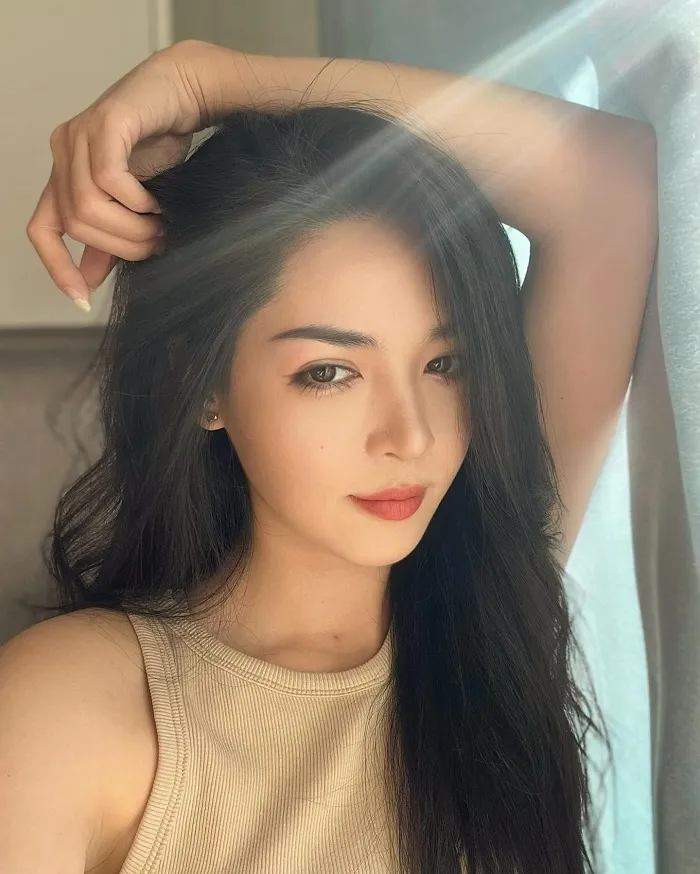 'Hot girl thẩm mỹ' Vũ Thanh Quỳnh bị đào lại ảnh 'nguyên thủy' 8 năm trước