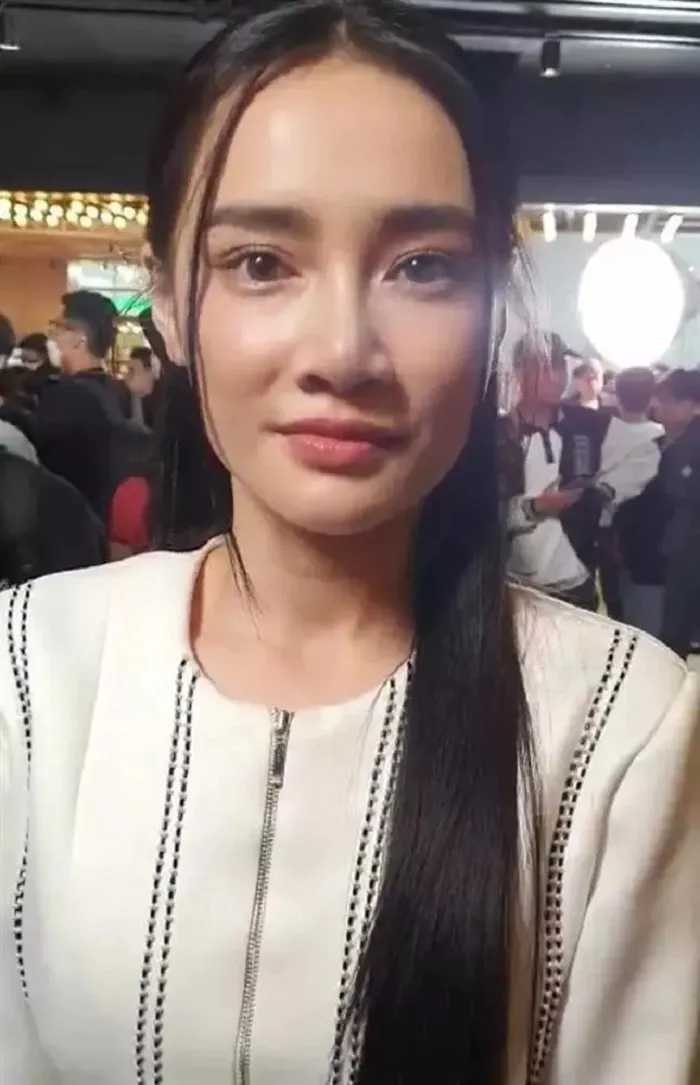 Dân tình bàn tán nhan sắc Nhã Phương trong ảnh tự đăng và chụp lén