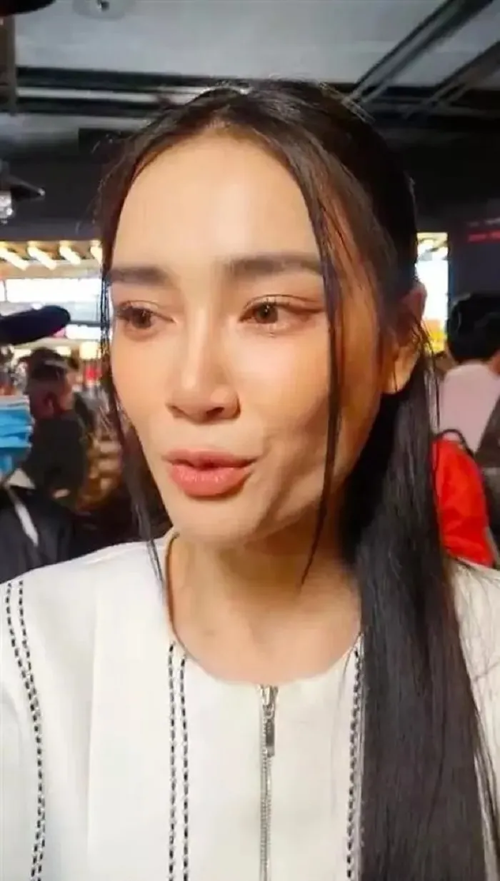 Dân tình bàn tán nhan sắc Nhã Phương trong ảnh tự đăng và chụp lén