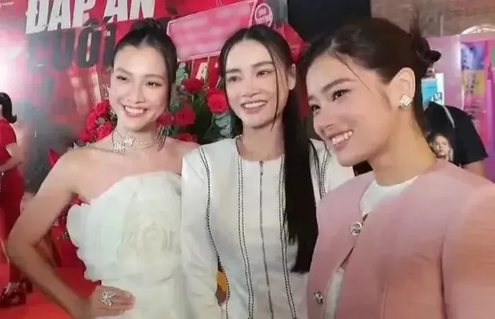 Dân tình bàn tán nhan sắc Nhã Phương trong ảnh tự đăng và chụp lén