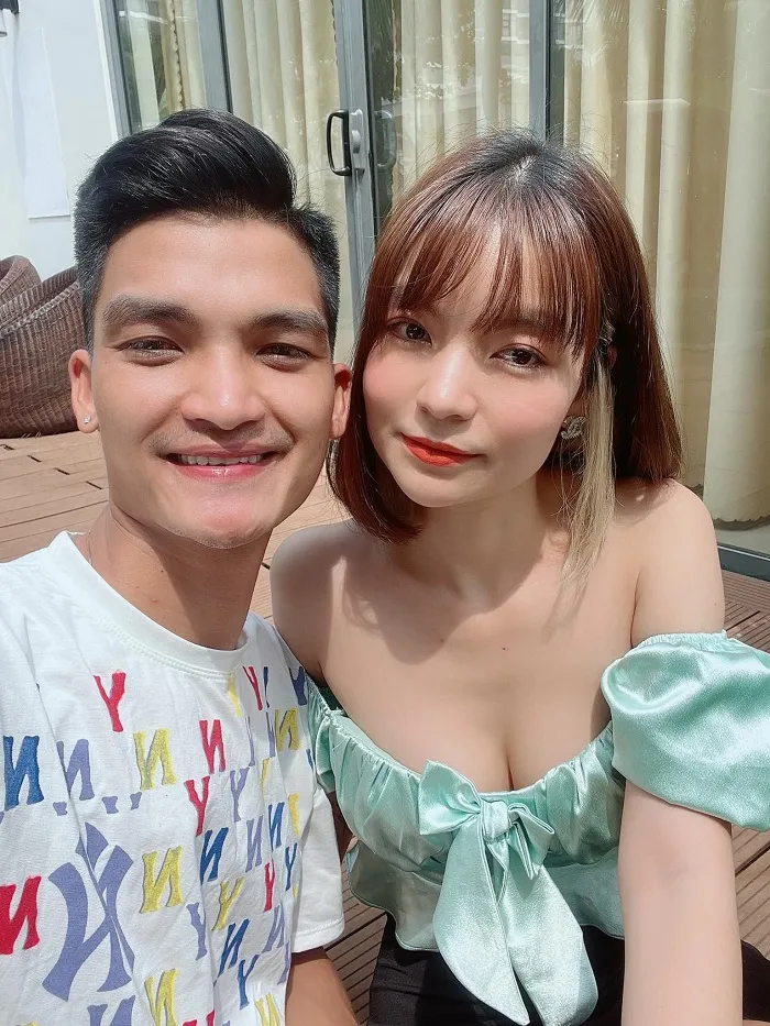 Nhan sắc như búp bê của vợ Mạc Văn Khoa gây xôn xao cõi mạng