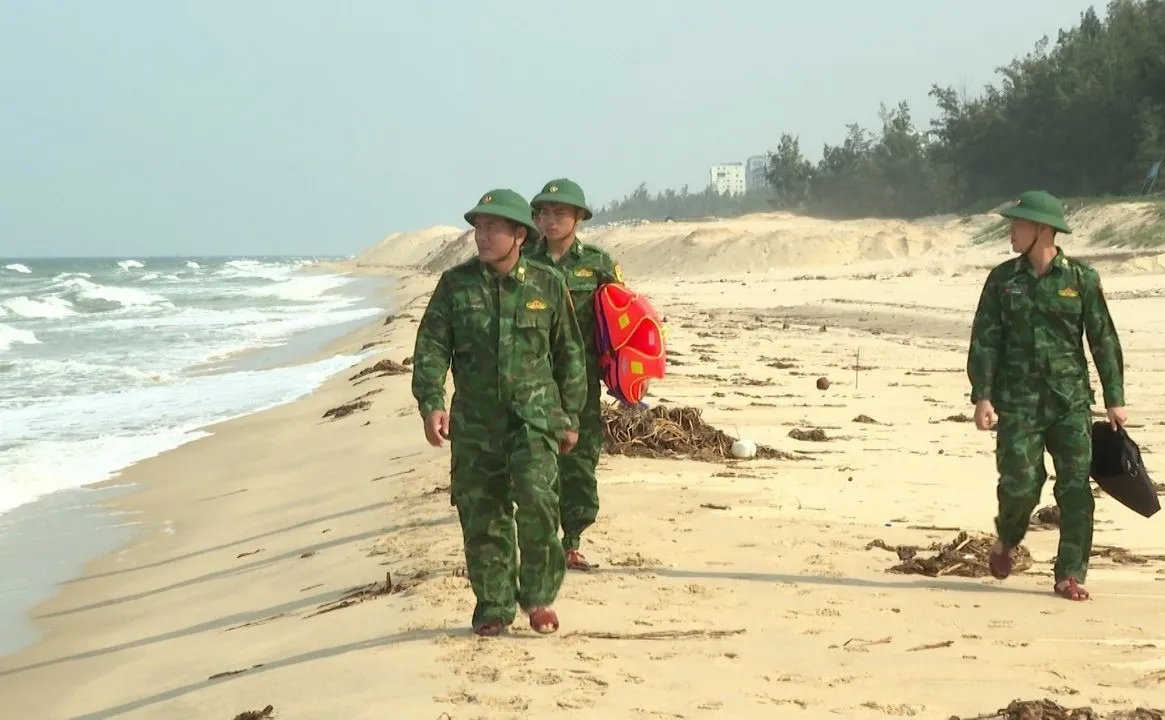 Bão số 4: Quảng Bình tìm thấy thuyền viên rơi xuống biển, Đà Nẵng chưa ghi nhận thiệt hại về người