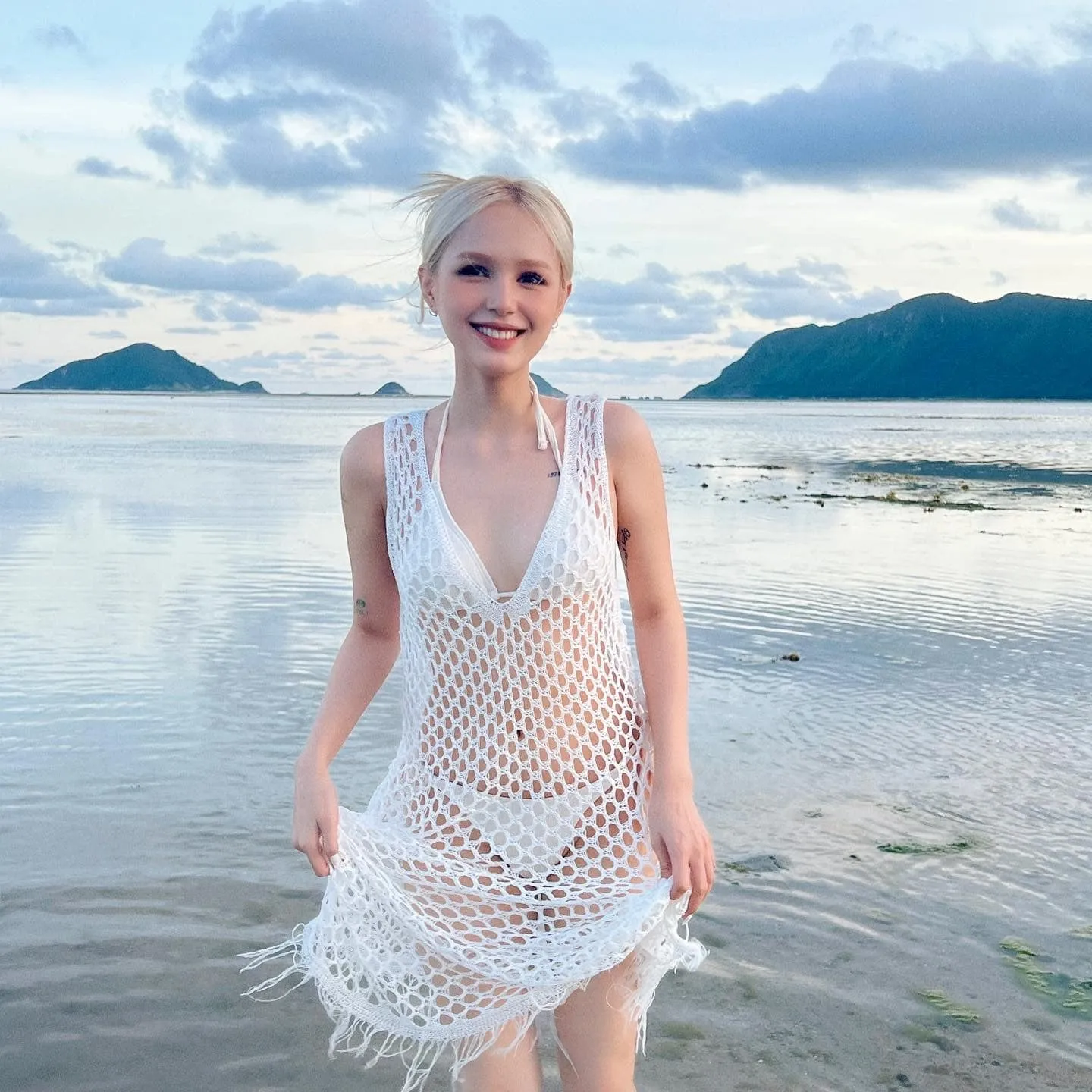 Ngắm loạt ảnh hot girl Xoài Non khoe body lấp ló trong váy lưới đánh cá