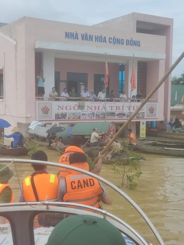 Thủy Tiên khẳng định giá trị thiết thực của nhà chống lũ được xây dựng từ tiền quyên góp năm 2020
