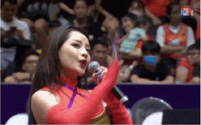 Bất chấp VTV chê MV 'rác', Chi Pu vẫn thản nhiên mang bài hát đi live