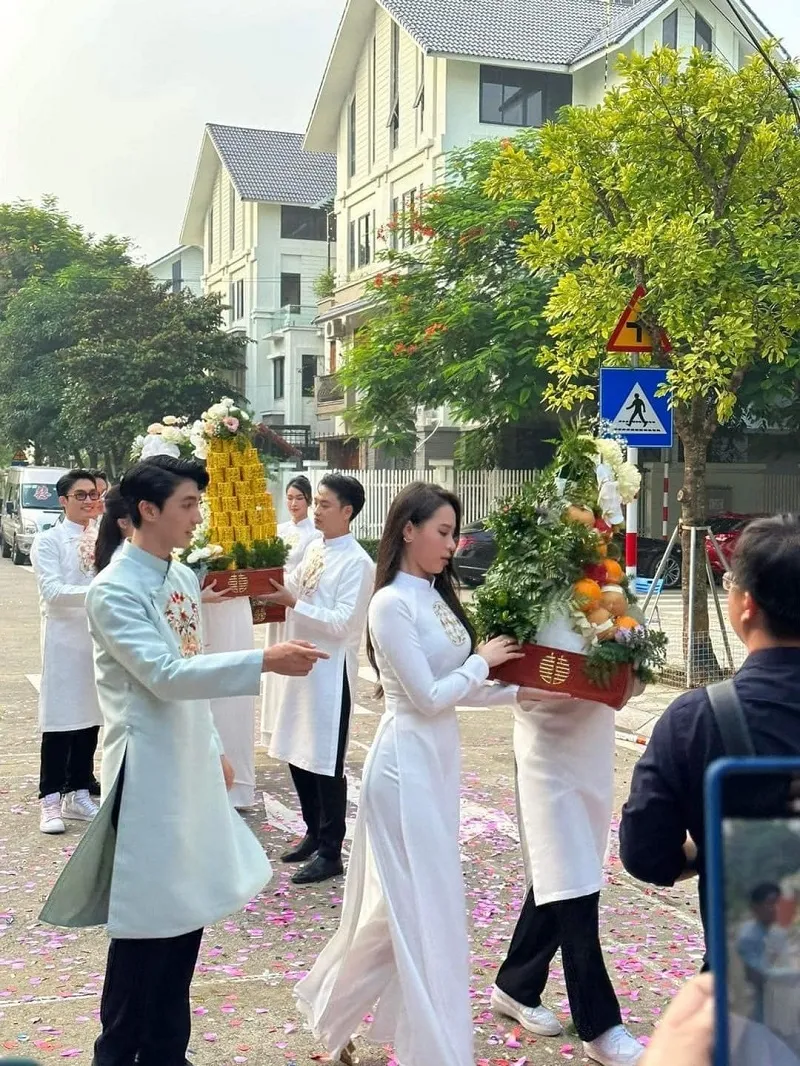 Chùm ảnh đám hỏi Bình An - Phương Nga: Dàn phù dâu phù rể trai tài gái sắc