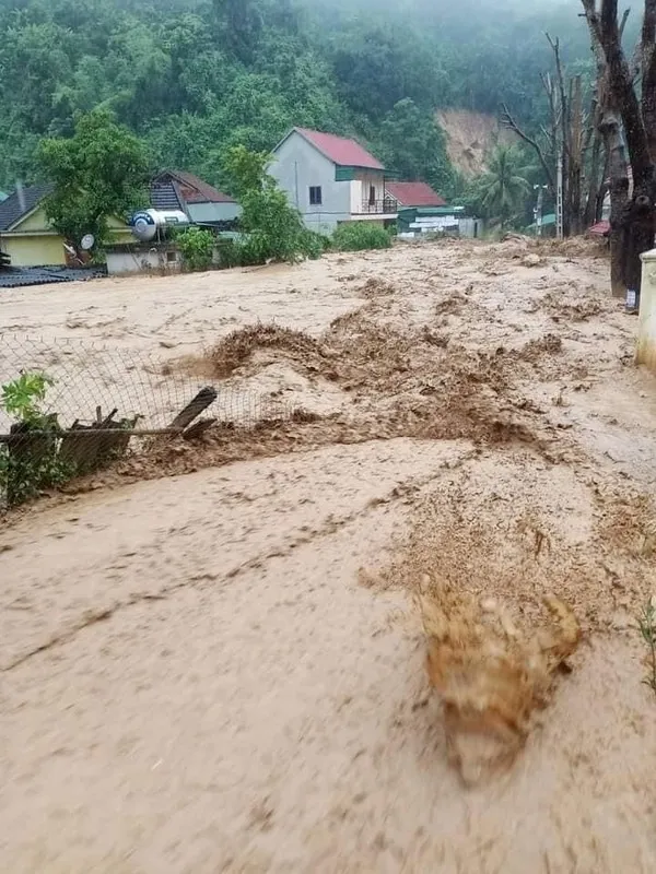 Ký ức buồn của cậu bé 10 tuổi chứng kiến cháu mình bị lũ cuốn đi