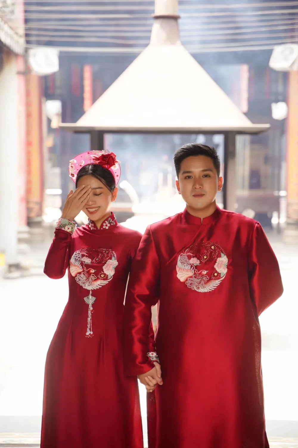 MC Liêu Hà Trinh chụp ảnh cưới màu đen trắng