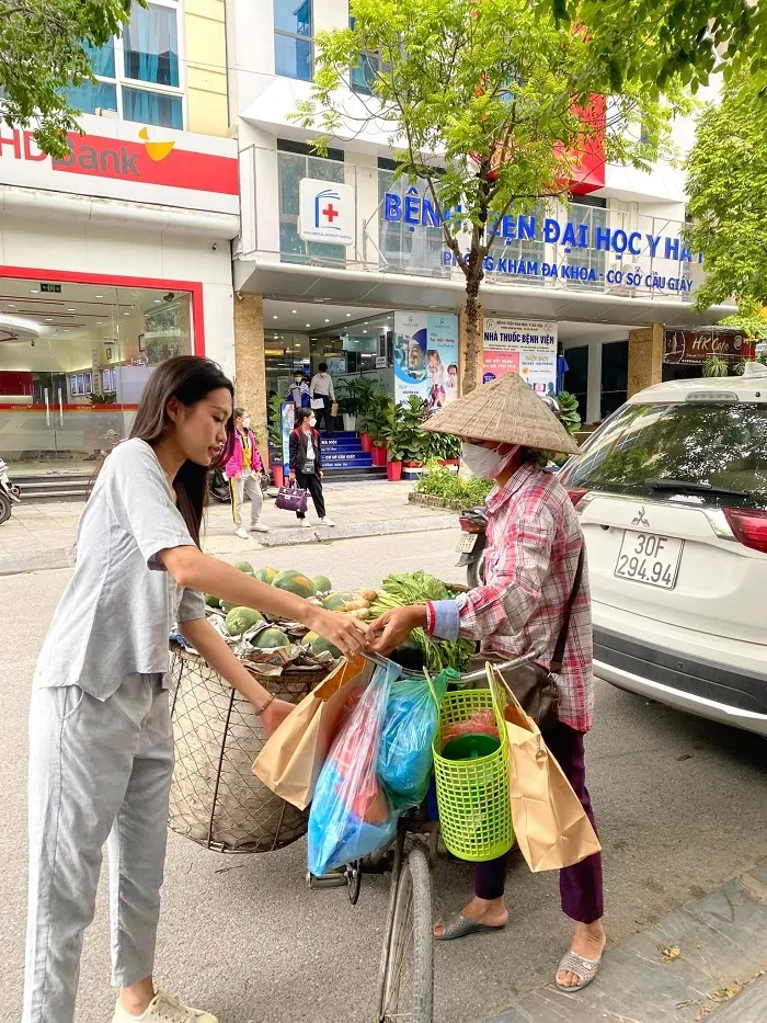 Hình ảnh cực hiếm của Đoàn Văn Hậu và bạn gái trong chuyến hẹn hò ý nghĩa