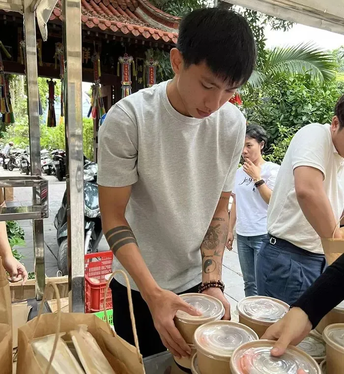 Hình ảnh cực hiếm của Đoàn Văn Hậu và bạn gái trong chuyến hẹn hò ý nghĩa