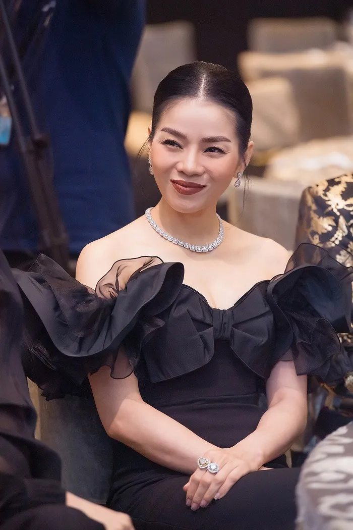 Thật tình cờ Hồ Ngọc Hà dời show, khán giả có thể đổi vé sang xem Lệ Quyên